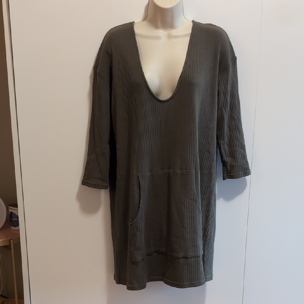 Chic V-Neck Ribbed Tunic in Olive Drab